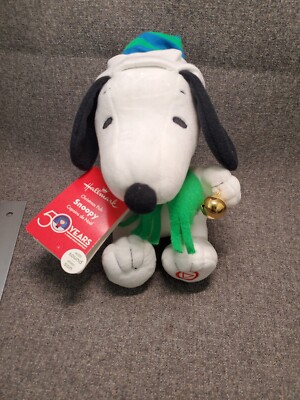 Snoopy ''Jingle Bells'' 7'' Plush Hallmark Peanuts 50 Years 2015 NWT