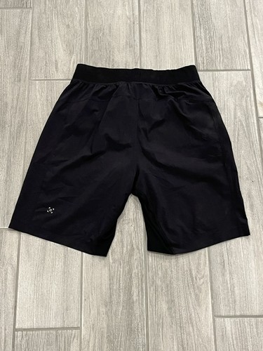 【みみぃ】lululemon shorts Lululemon Athletica White Mind Over Miles Shorts ♡ | Depop