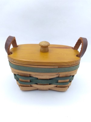 Vtg  Small 4''x6''×3.5'' Split Reed Woven Basket With Cover And leather? Handles 