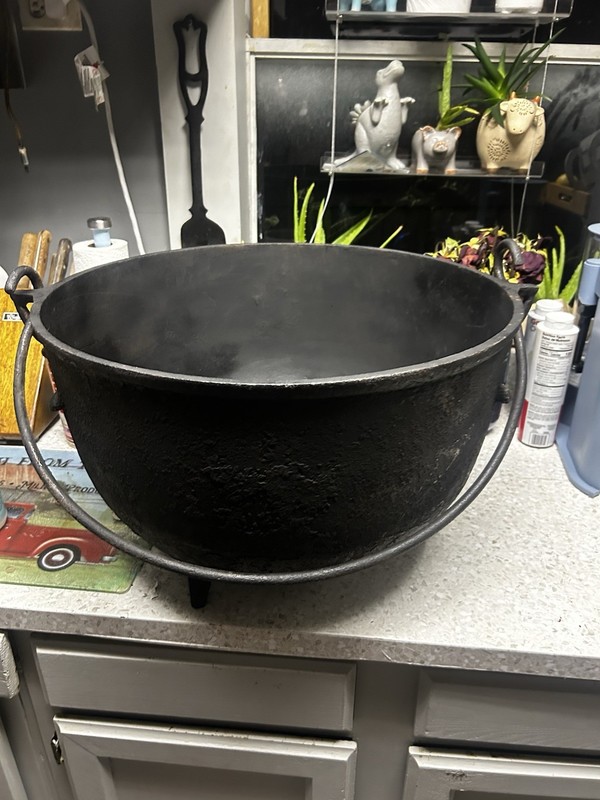 Gate marked Cast Iron Kettle