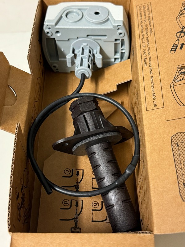 Siemens Qam2120.040 Duct Temperature Sensor New