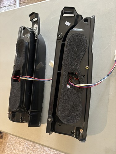 Yosoo LED Tail Light Assembly for Hiace 200 Commuter Van 2005-2017 One Pair