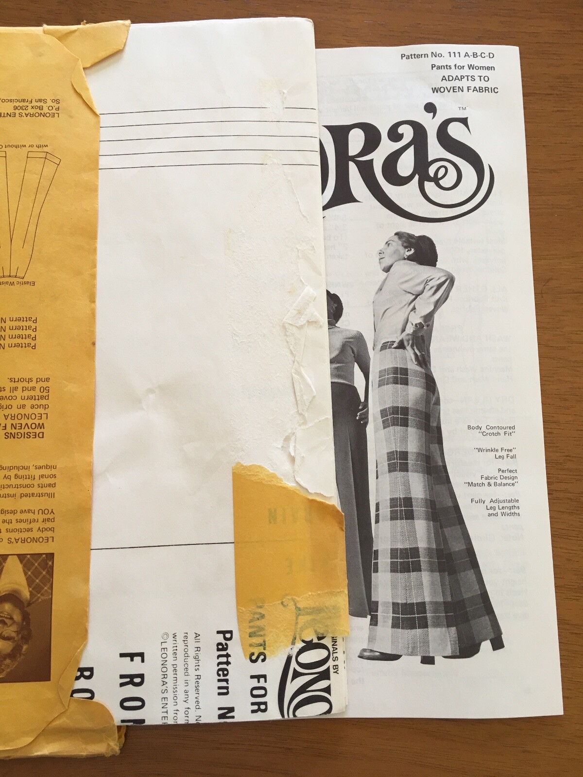 1977 Leonora's couturier vintage sewing pattern 111B wide leg pants 36-40 hip