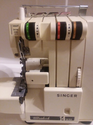 Singer 14U32A Ultralock Serger Sewing Machine & Foot Pedal Speed Controller