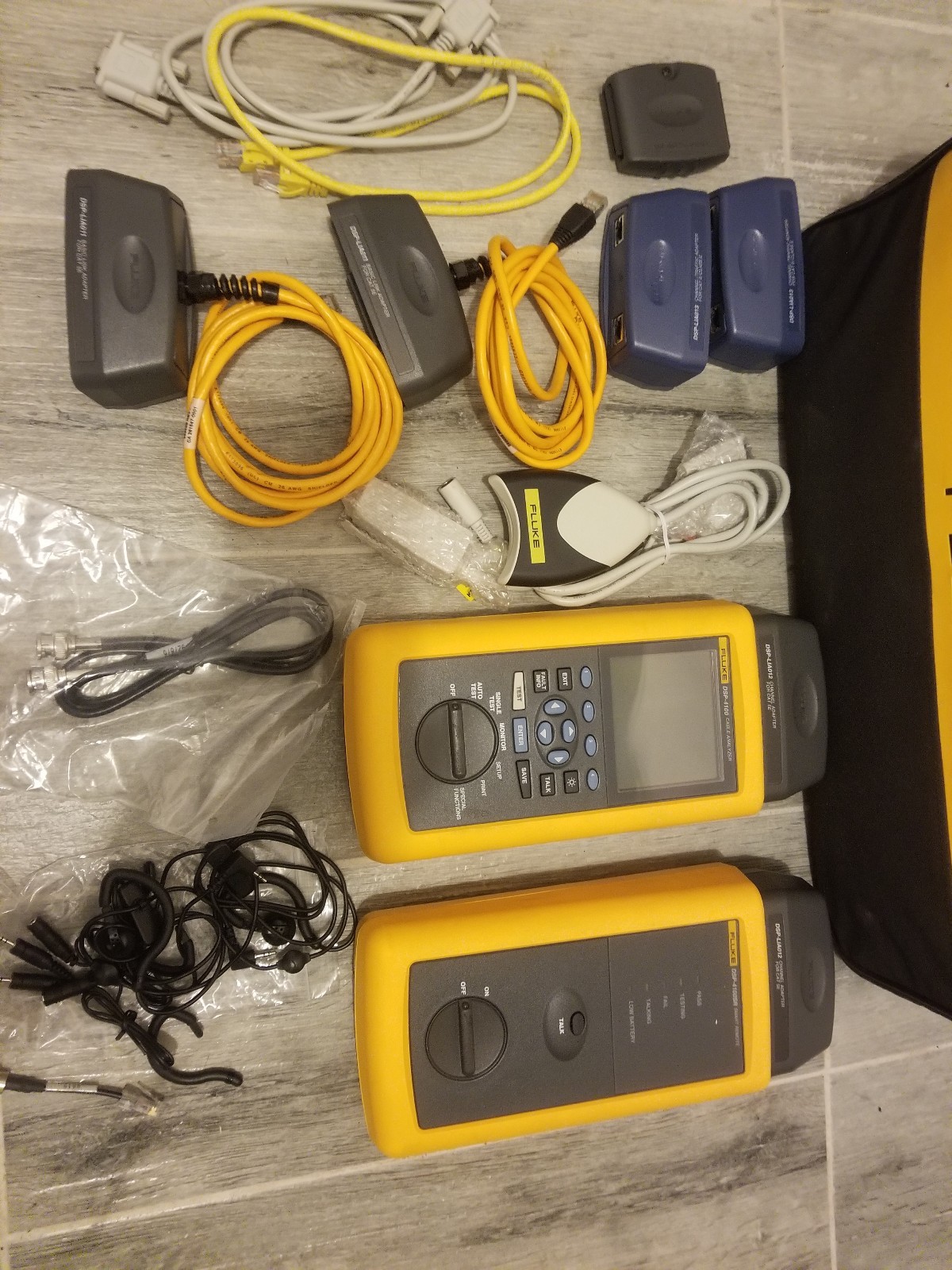 Fluke Networks DSP 4100SR Cable Tester Smart Remote Analyzer