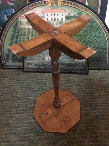 Octagon Shaped HAGERTY CAHASSET Colonial Candlestand  Metropolitian Museum