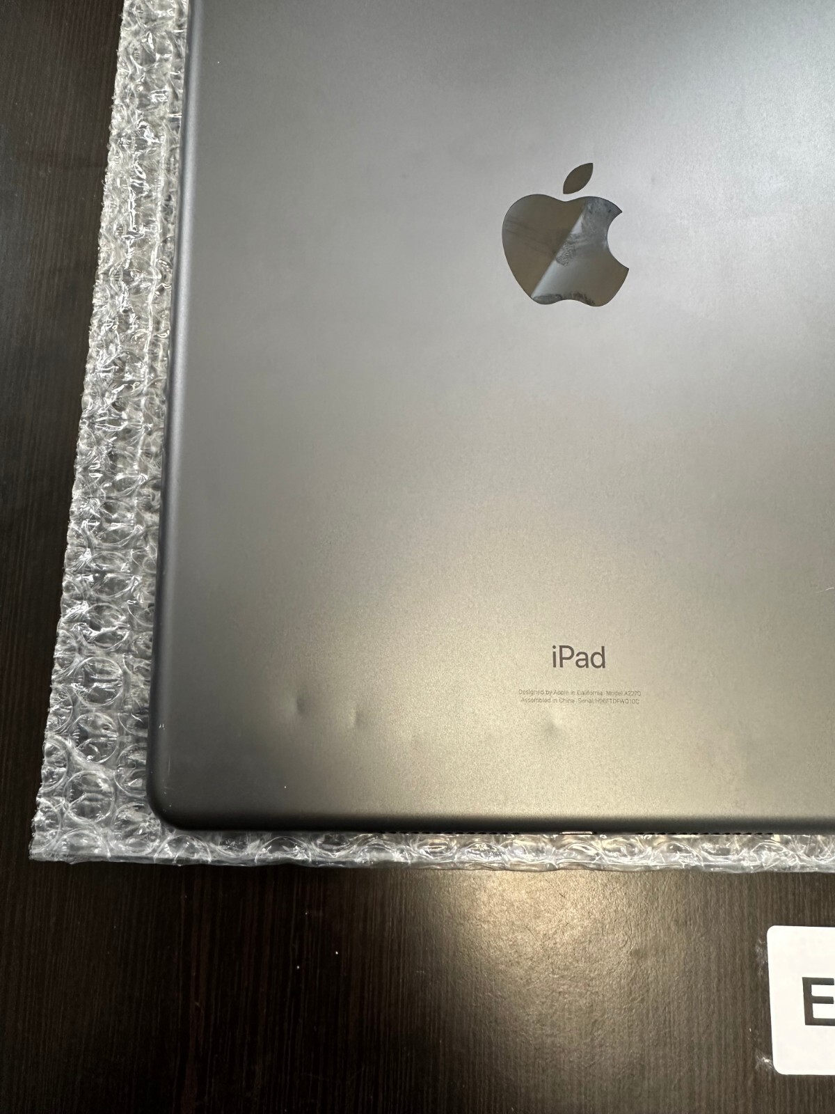 Apple iPad (8th Generation)シルバー 本体 箱無し Amazon.co.jp: 【整備済み品】 Apple iPad (第8世代) Wi-Fi