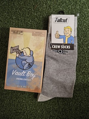 Gaming Heads Fallout Vault Boy 111 Bobblehead Series #1 And A Pair Of Crew Socks