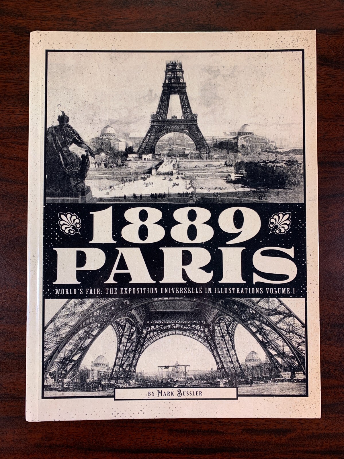 VU'à Paris アートブック 世界中から人が訪れるパリの書店 「ITが進化しても紙の本はなく