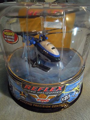 2006 Air Hogs Reflex R/C Blue Micro Helicopter 44207