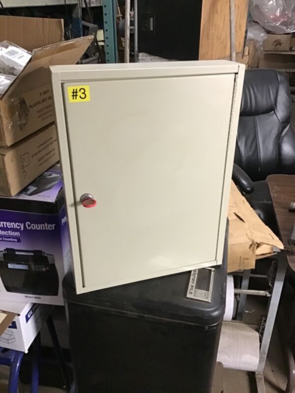 Key Cabinet with 120 Numbered Tags