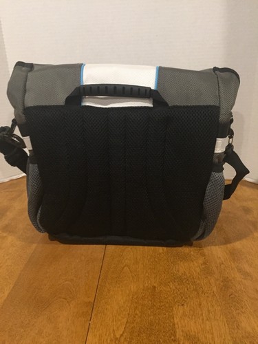 Wii Messenger Bag Gray & White w/Blue Stripe, Pre-owned, Not used. Carrying case