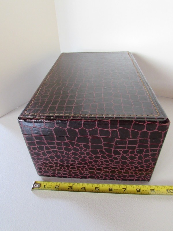 8 TRACK CASSETTE STORAGE CASE Holds 24 Tapes FAUX ALLIGATOR VINTAGE USA