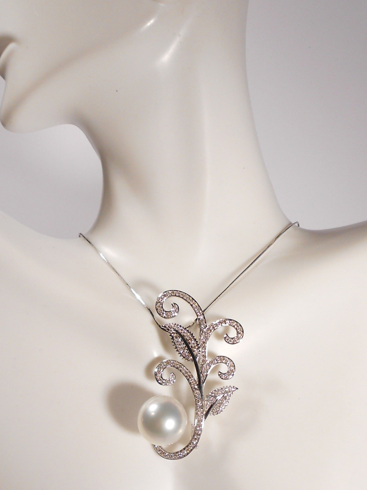 13.8mm white South Sea pearl pin/pendant, diamonds, solid 18k white gold.