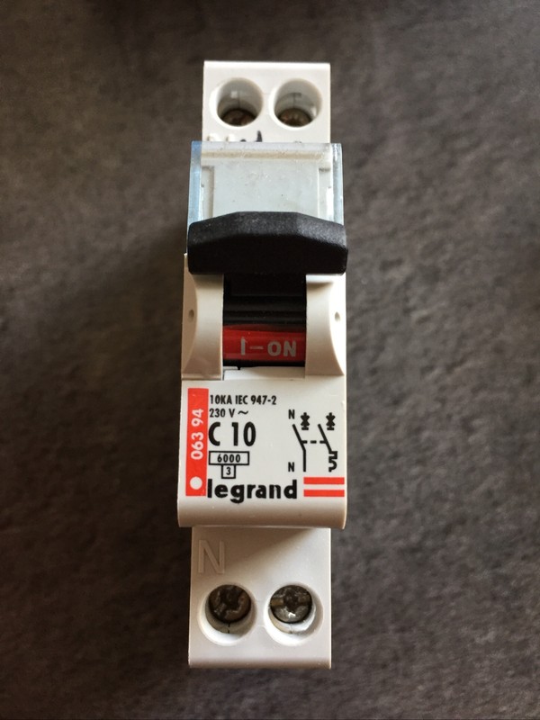 Lot 2 Disjoncteurs Legrand Dx 6000 - Ã  Vis - 1p+N - 10 A - Courbe C RÃ©F : 06394