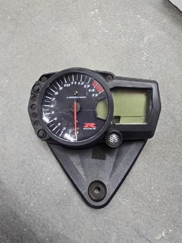 SUZUKI　GS、GSX系　メーター 1982 SUZUKI GSX250E GJ53B 入荷です！ ドイツ仕様だとGJ51Bじゃ