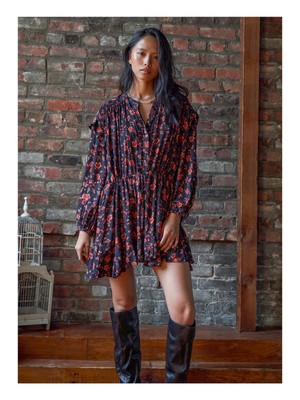 

Женское черное короткое платье с длинным рукавом и расклешенным воротом FREE PEOPLE, Черный