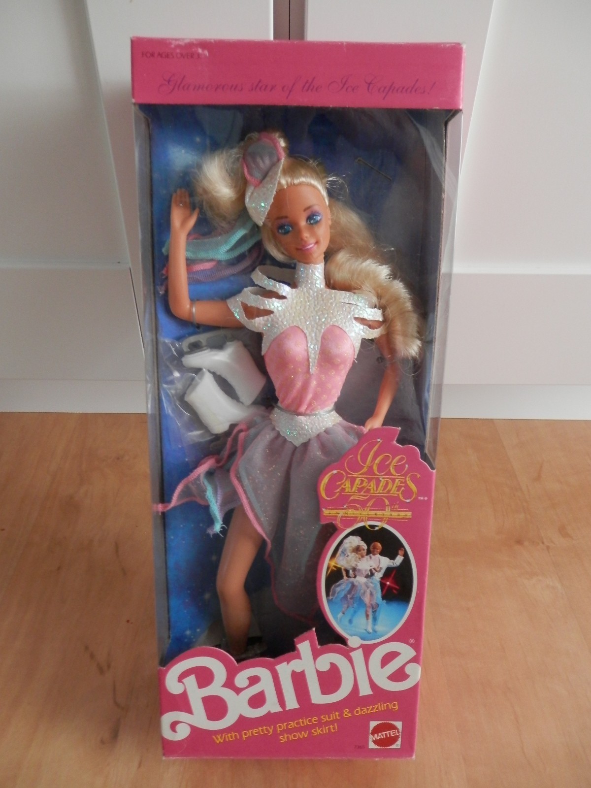 1989年バービーBarbie ヴィンテージ 黒人ブラック　フィギュアスケート Barbie and the Beat Christie Doll Glow-In-The-Dark Outfit