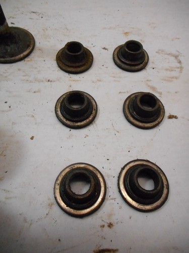 Farmall 460, 560 606 C221 Valve Train Parts, Exh Valves, Springs, Seats, Keepers