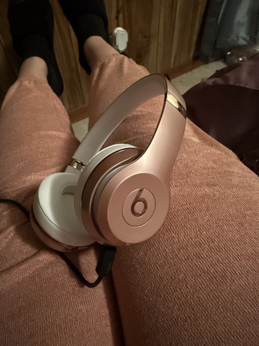 Beats by Dr. Dre Solo3 Wireless Rose Gold On Ear Headphones Beats by Dr. Dre Solo3 Wireless Rose Gold On Ear Headphones