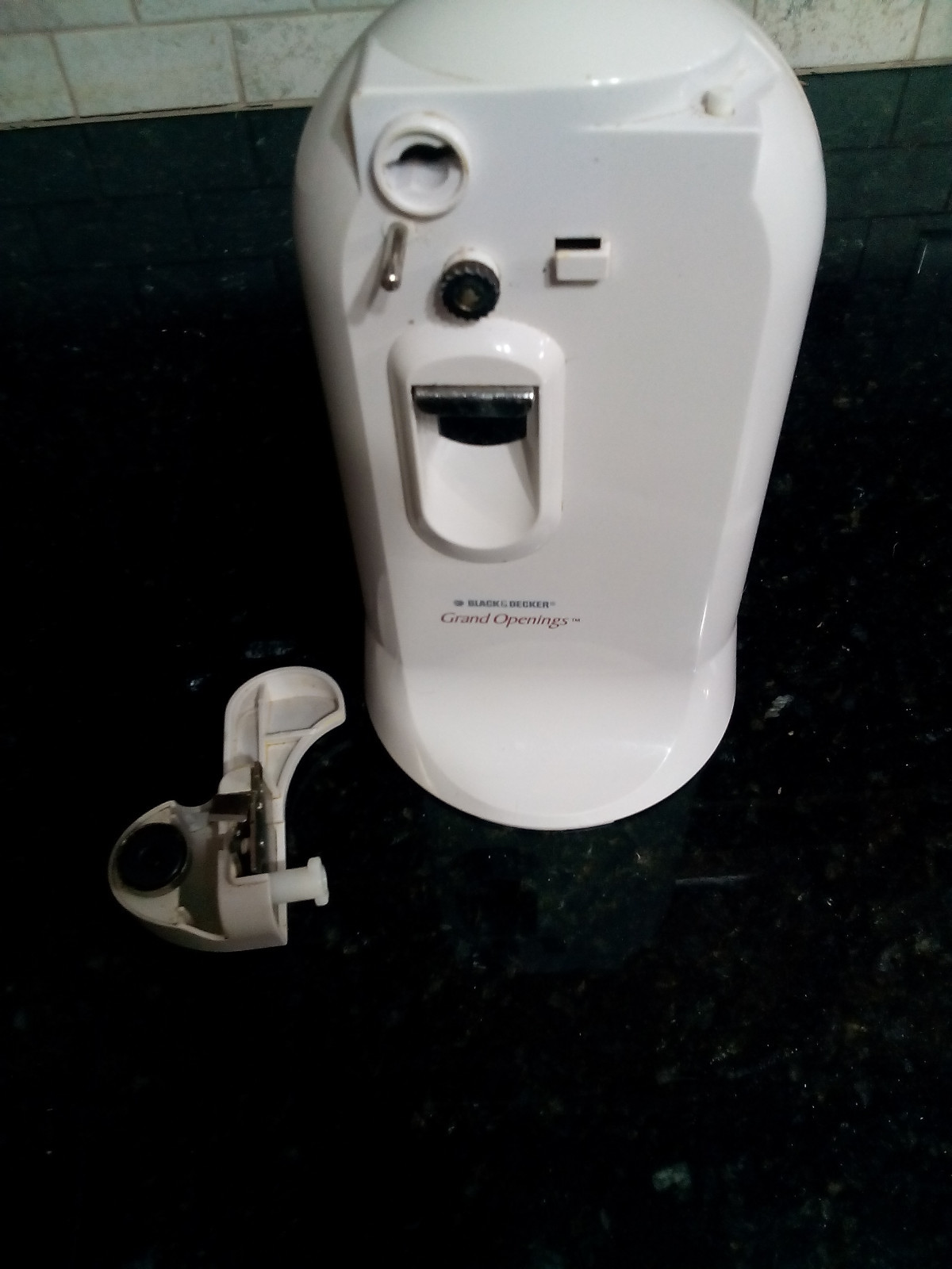 BLACK & DECKER GRAND OPENING 3-IN-1 CAN OPENER MODEL# EC1200