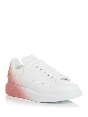 

ALEXANDER MCQUEEN Женские белые кожаные кроссовки Larry на танкетке 1-1/2 дюйма на платформе 35,5, Белый, 685672WIB9M