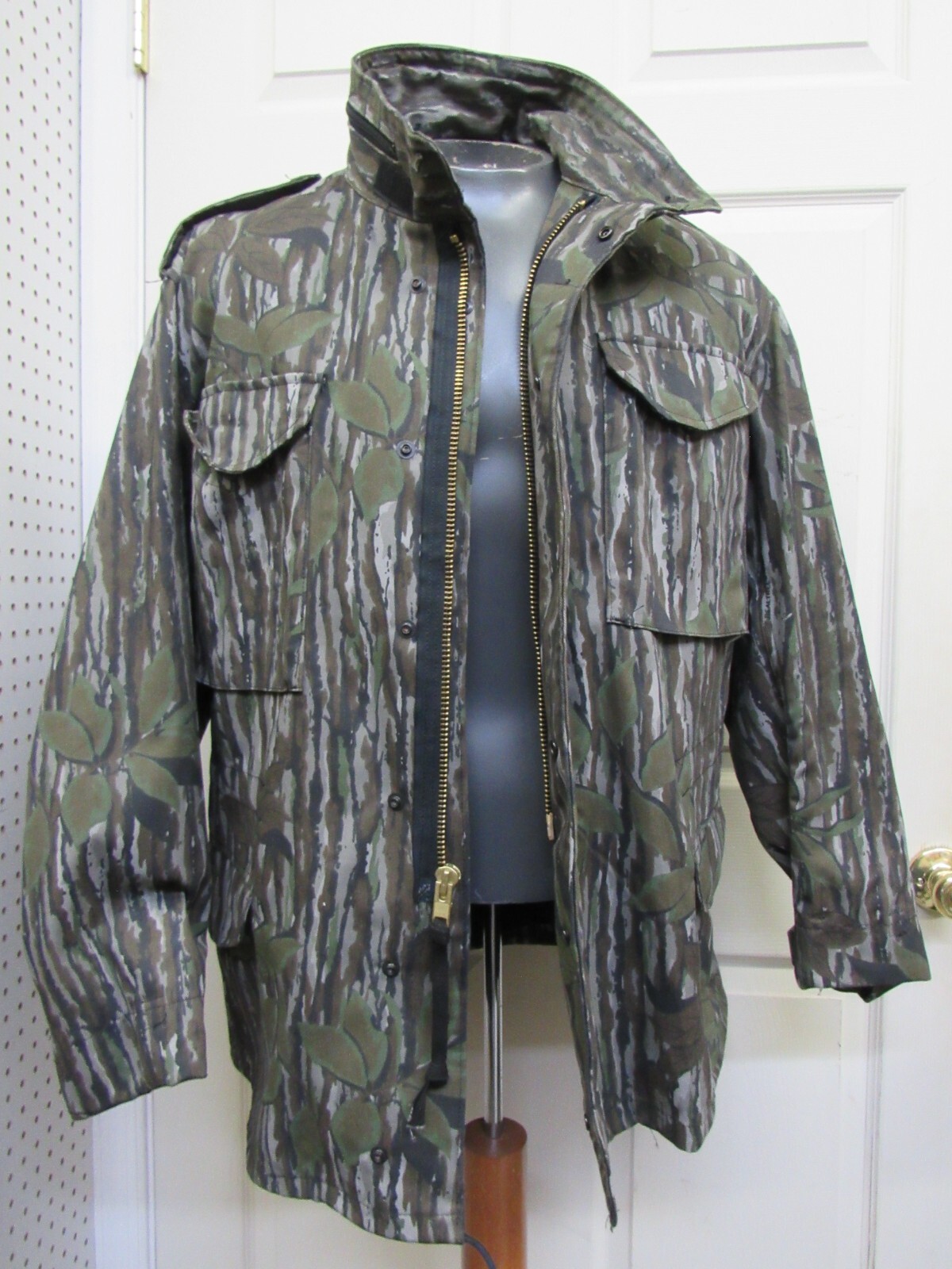 M65フィールドジャケット リアルツリー (ハンティングジャケット) L−R M65 Realtree Camo Field Jacket Coat Golden Mfg Medium