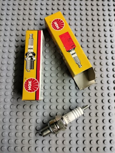 QTY 2) OEM GENUINE NEW OLD STOCK NGK C7HSA / 4629 SMALL
