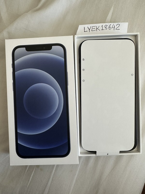 Apple iPhone 12 - 64 GB - Black (Verizon) (Dual