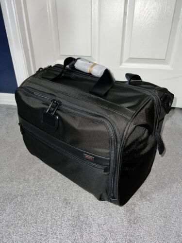TUMI BLACK Alpha 2 FXT 96946-1041 Framed Soft Duffel TUMI BLACK Alpha 2 FXT 96946-1041 Framed Soft Duffel