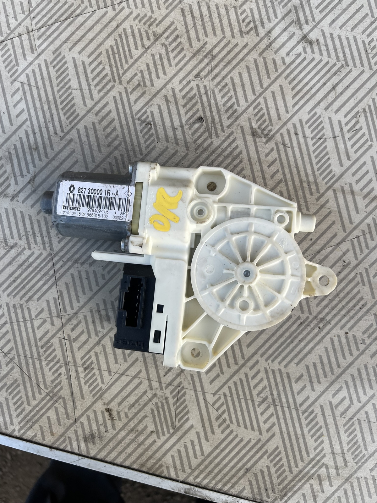 Renault Laguna Estate Mk3 2009 - OS Rear Window Motor Regulator 827300001R