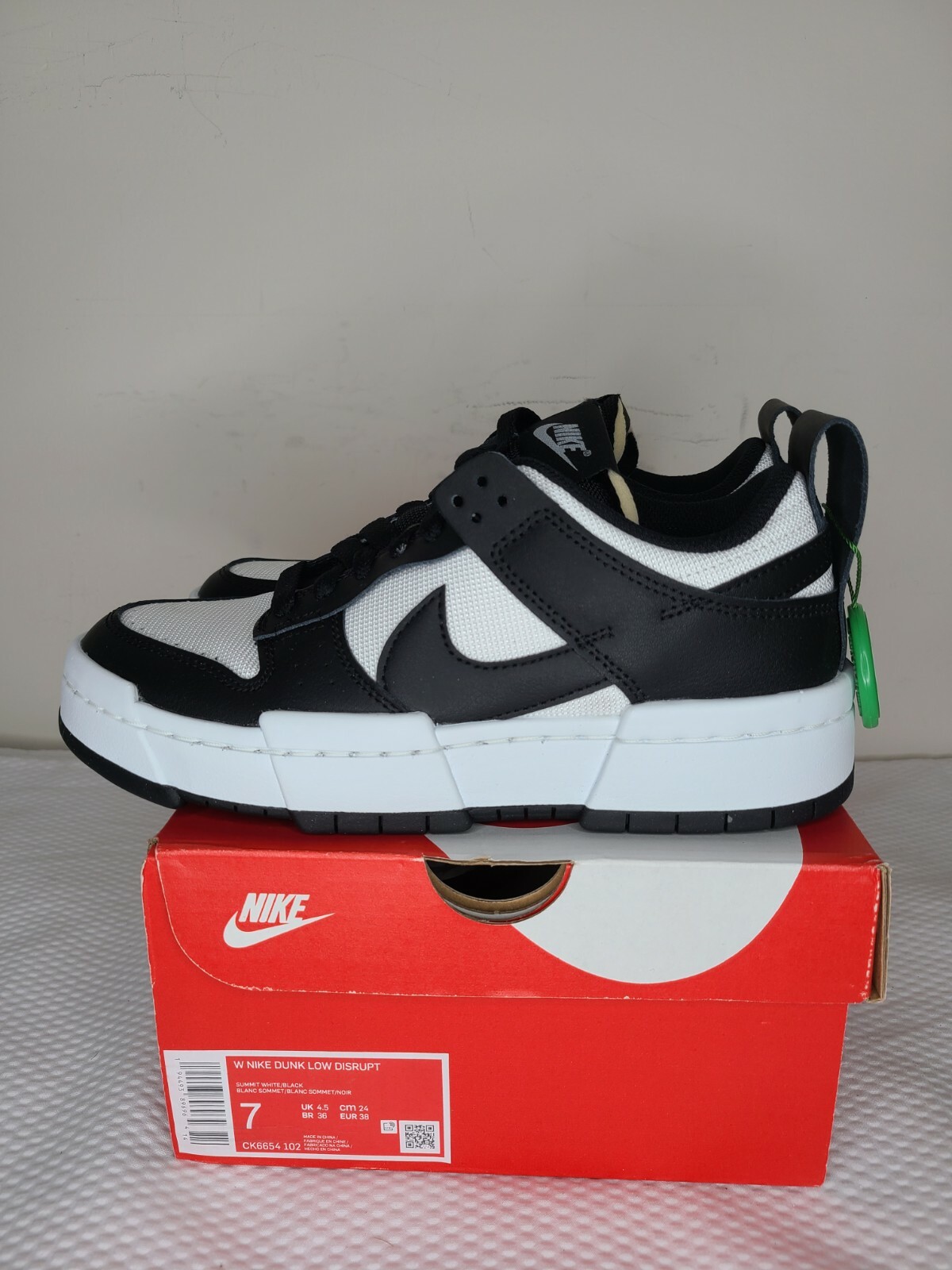 summit white dunk low