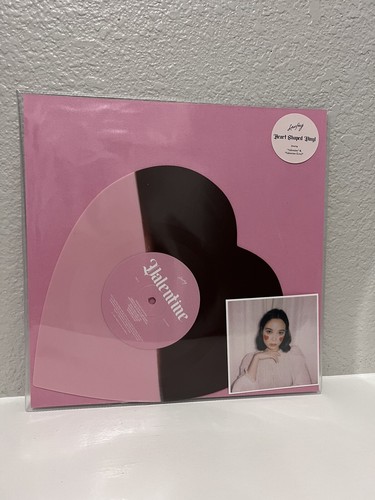 【新品未使用】Laufey valentine vinyl レコード　完売品 Laufey Valentine Heart-Shaped 7