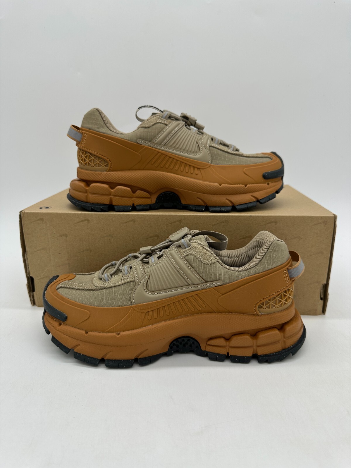 Nike Zoom Vomero Roam Women's Size 5 Brown Tan Athletic