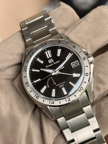 Pre-owned Seiko Grand  Evolution 9 Collection Sbge283 Spring Drive Gmt Titanium Watch 41mm