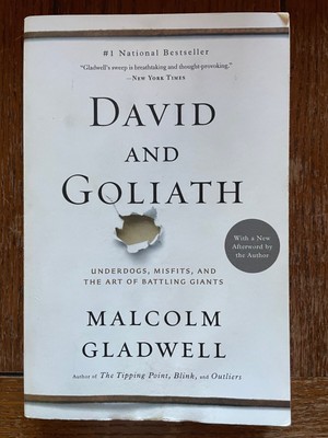 David and Goliath : Underdogs, Misfits, and the Art of Battling Giants by...