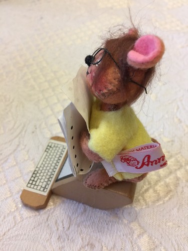 ANNALEE  MOUSE WITH COMPUTER   # 1996