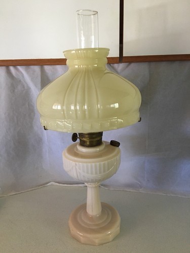 Vtg Aladdin Lincoln Drape Tall Alacite Glass Oil Lamp With Rare Shade Model B