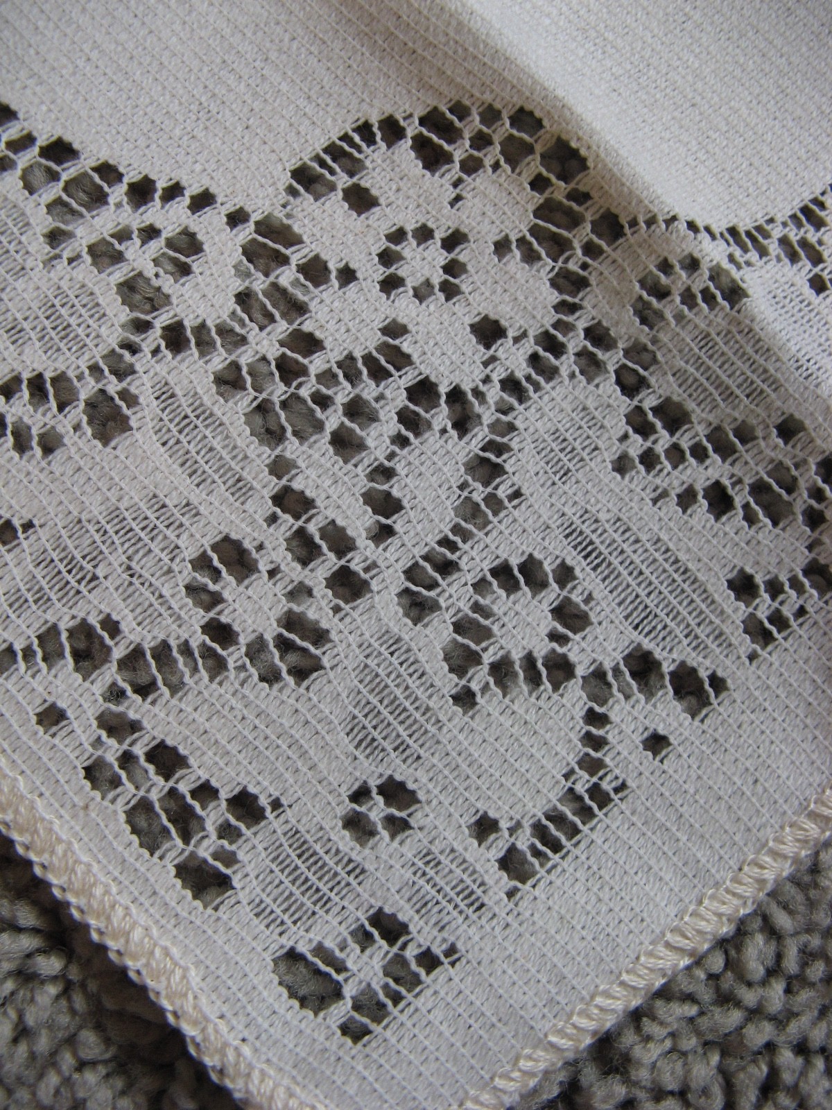8 NEW Large EYELET Ivory NOTTINGHAM LACE NAPKINS Made in the USA