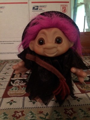 TROLL DOLL DAM 1984 6 INCH HALLOWEEN WITH HOT PINK HAIR &  CUTE OUTFIT EUC