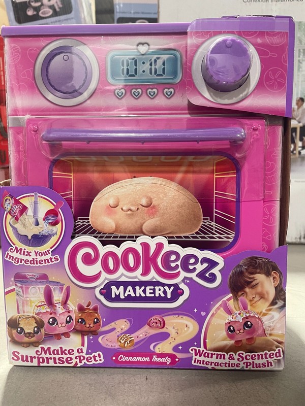 Moose Toys Cookeez Makery Cinnamon Treatz Oven Playset - Pink