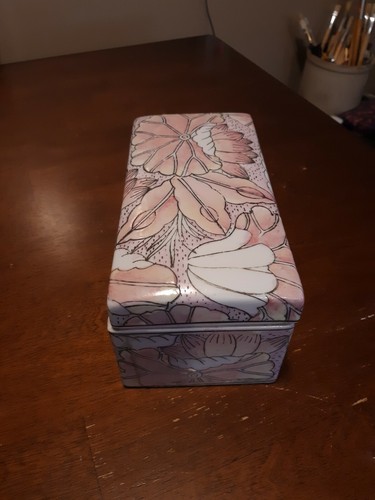 Vtg Chinese Porcelain large Trinket Box Asian Pastel pink, yellow, purple