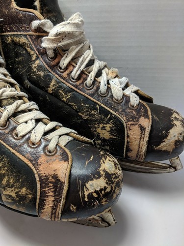 Vintage Bauer LEATHER ICE HOCKEY SKATES Sz 10 1960s NICE! Decorating Cottage Men