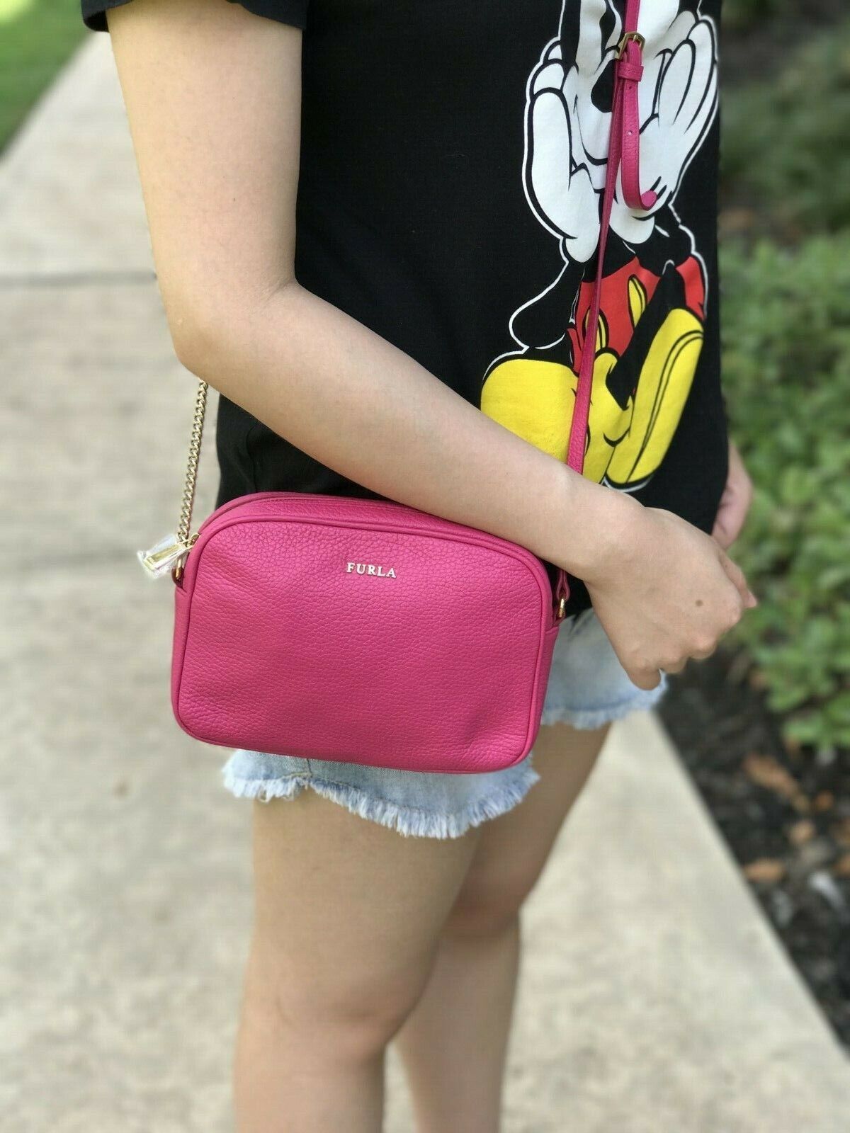 NWT FURLA Lilli PEBBLE Leather Crossbody Zip Pouch Handbag NWT FURLA Lilli PEBBLE Leather Crossbody Zip Pouch Handbag