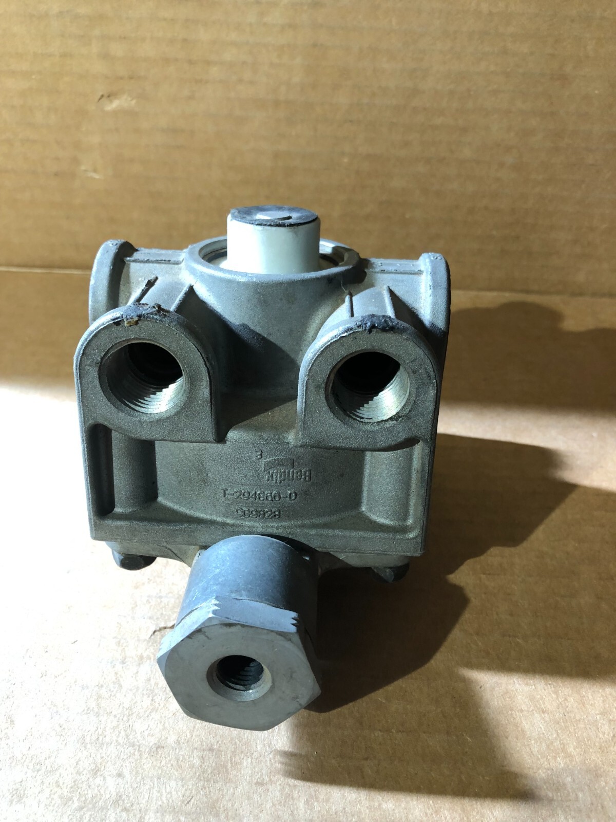 SUPER BEAVER　CD　361° Bendix T-294866-D Air Brake Valve | T-294866-D | Aftermarket