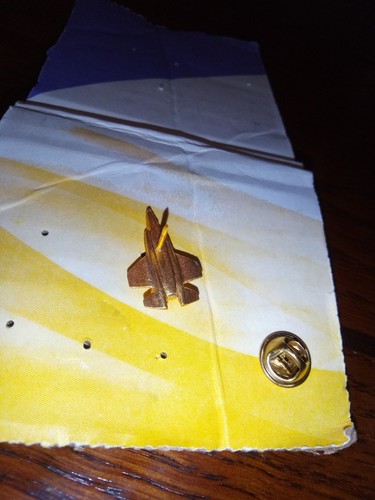 F-35 JSF Lightning II Lapel Pin Badge, USAF, Gold, Lockheed Martin USA