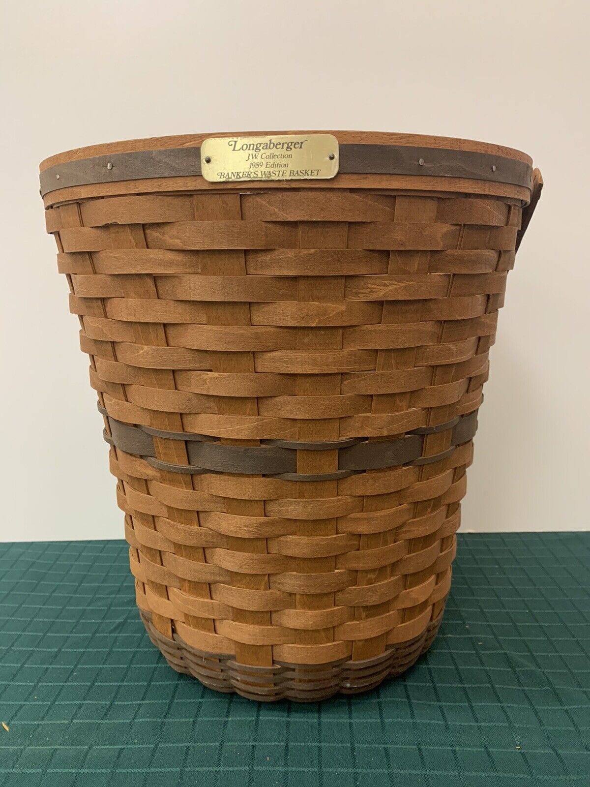 Longaberger Vintage Large Game Basket With Checkerboard Top