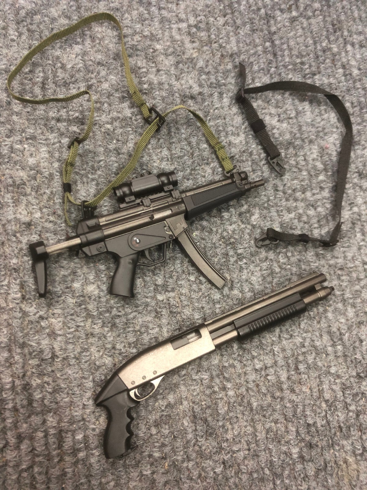 Resident Evil & SWAT MP5 & WWⅡ ３個セット sddefault.jpg