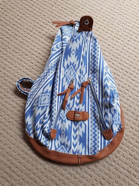 sportsgirl duffle bag