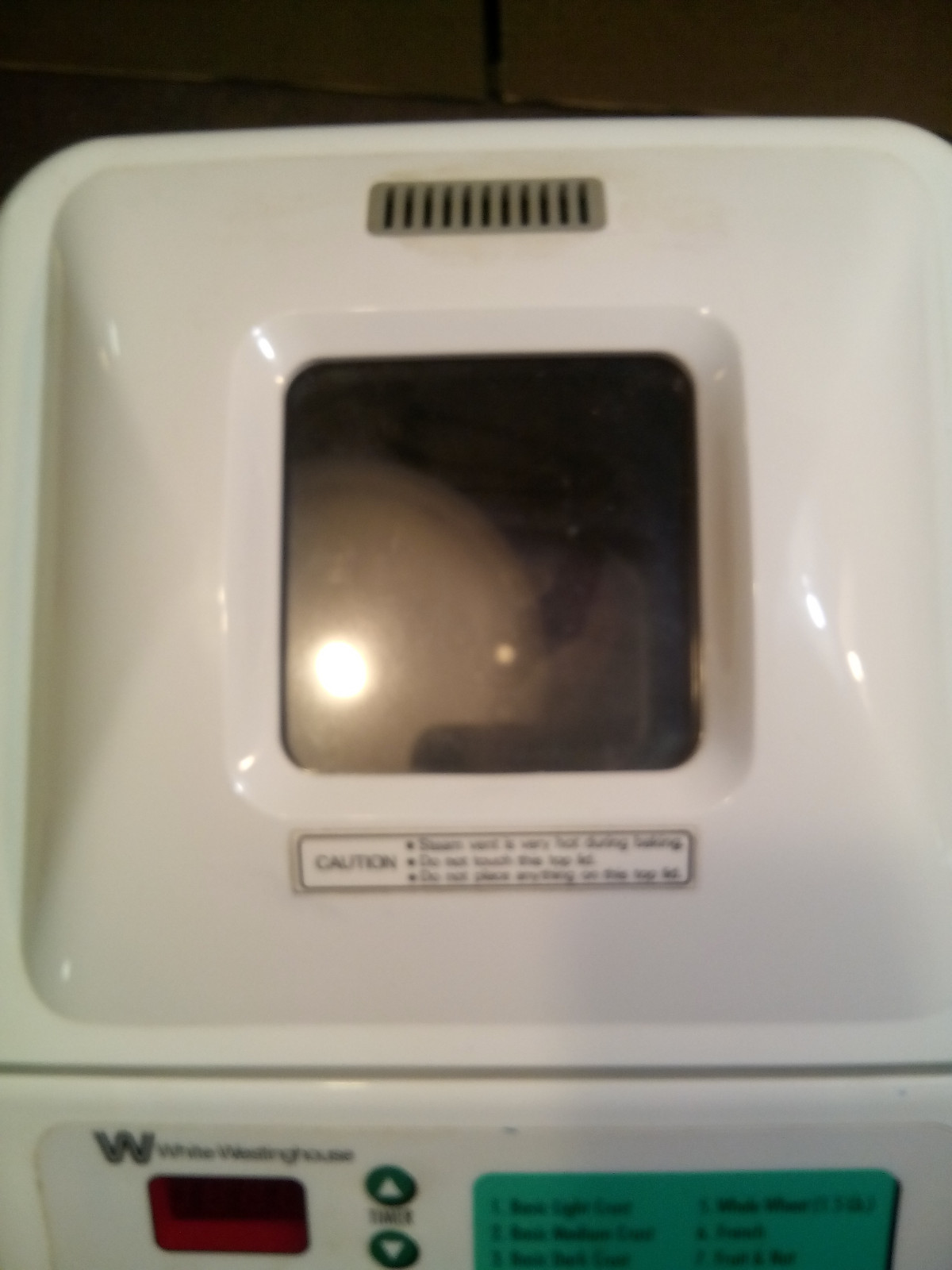 WHITE WESTINGHOUSE 1-1 1/2 LB. BREAD MACHINE MODEL WTR4400